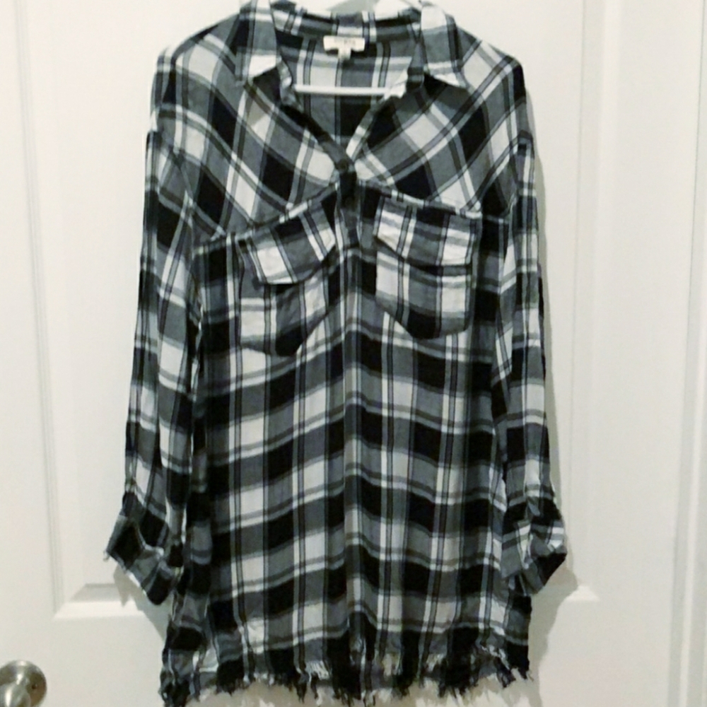 Umgee's 1XL Black and White Plaid Top